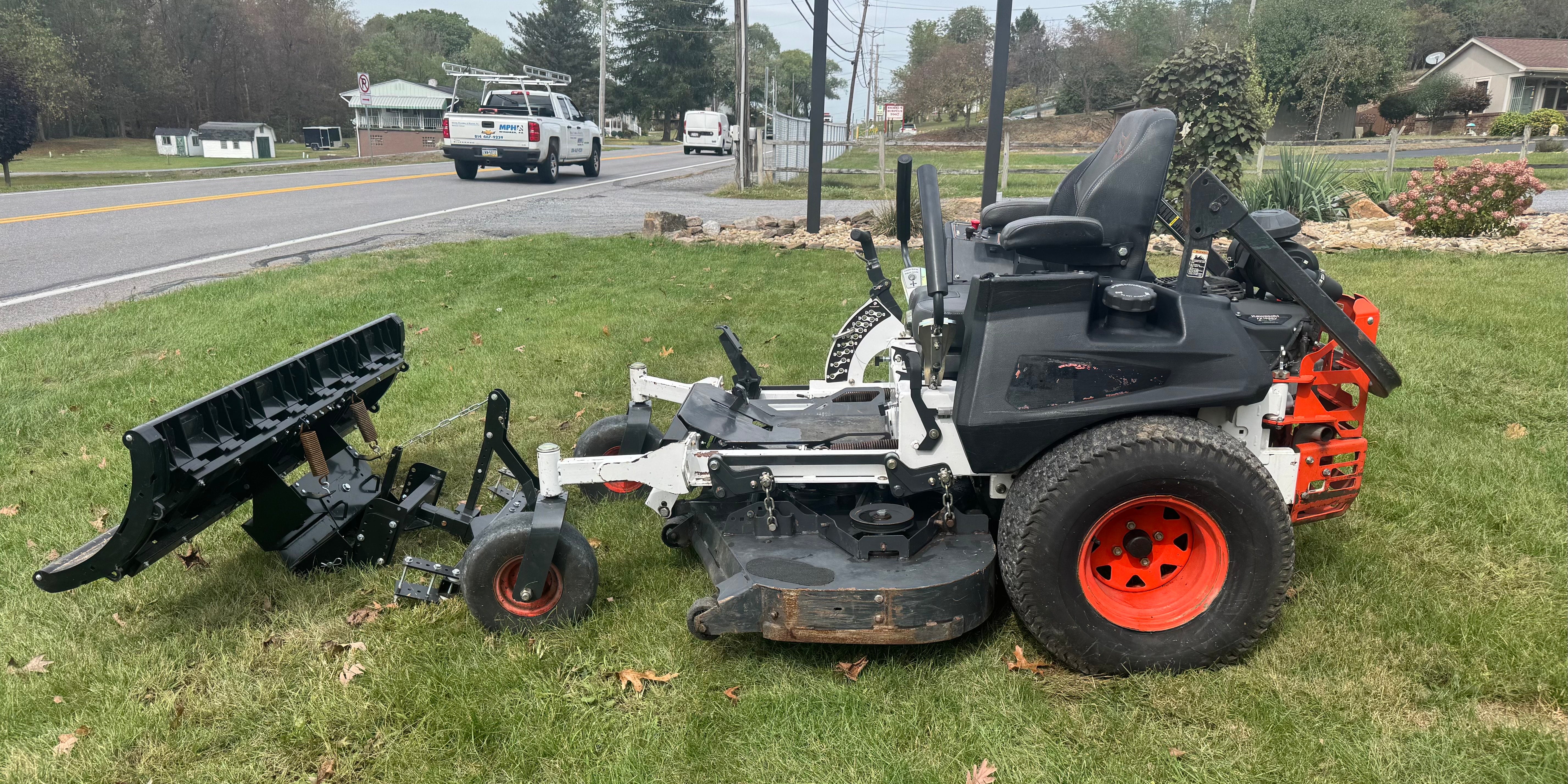🚨 Used Bobcat ZT7000 Zero-Turn Mower – Ready to Work! - With Plow!🚨