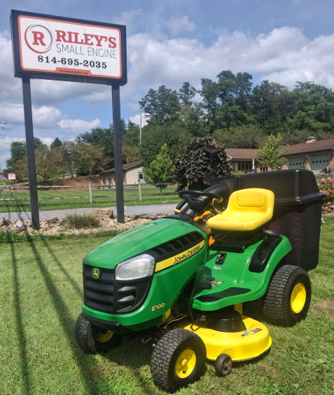 2018 John Deere E100 Riding Mower – 106 Hours – Double Bagger – 30-Day Warranty
