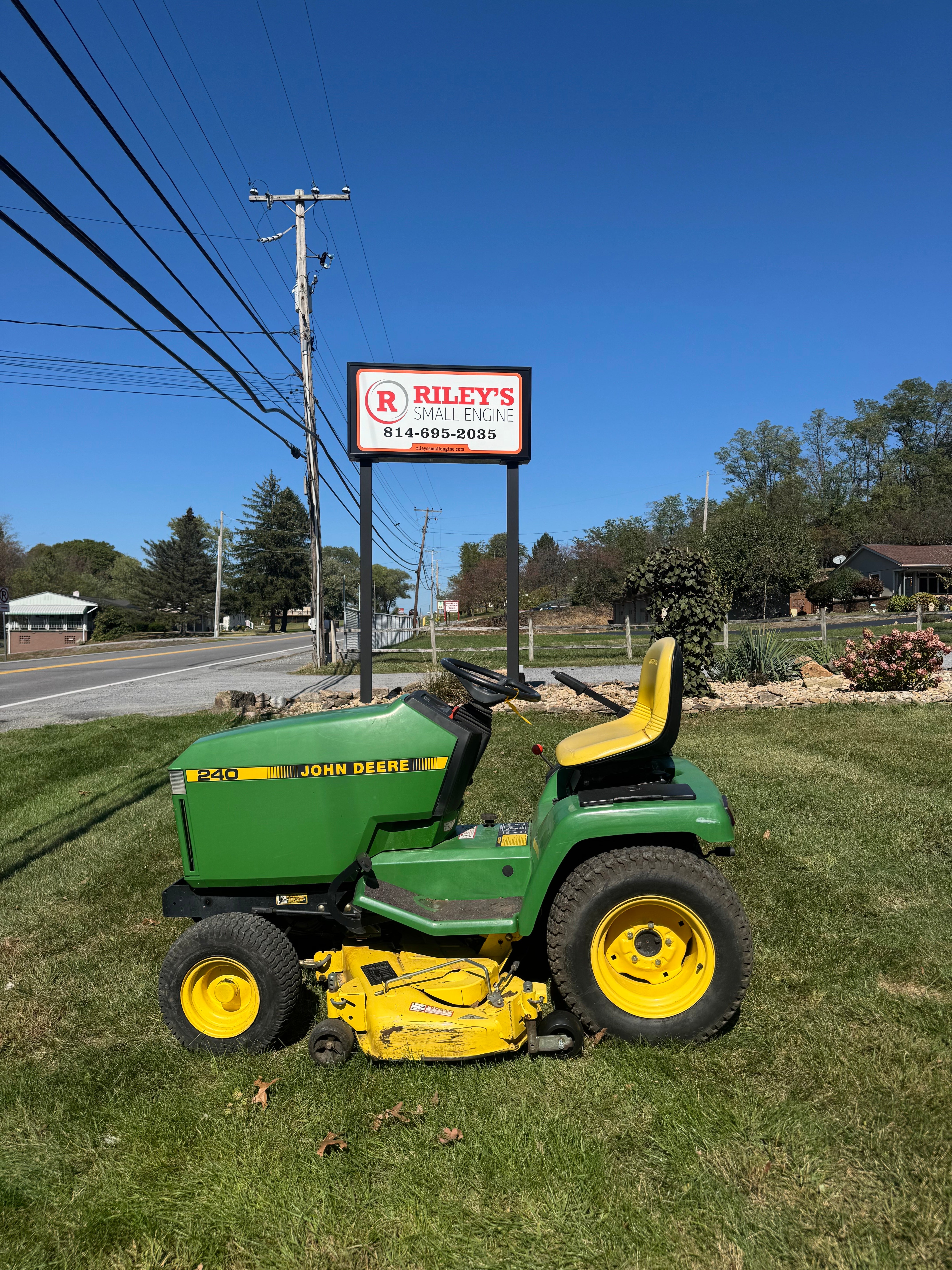 💚 John Deere 240 Riding Mower – $850 💚